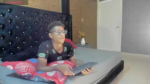 Snapshot of yeps_pluss chatting on October 19, 8:46 pm M O R E N O online show from October 19, 8:46 pm