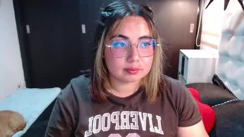 hii i am yini online show from March 9, 1:10 am