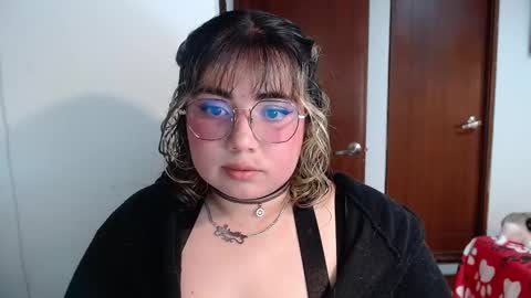 hii i am yini online show from March 16, 3:09 am