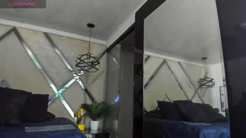 Yiyo online show from April 17, 4:26 am