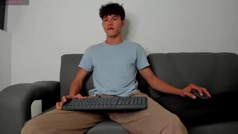 yizus_bonz online show from January 18, 12:08 am