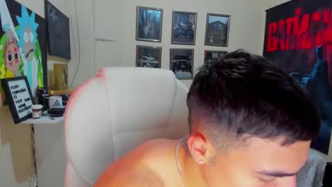 Snapshot of yker18 chatting on October 5, 3:41 pm yker online show from October 5, 3:41 pm
