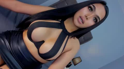 ylonagrae online show from February 3, 6:02 am