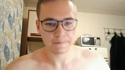 Yminoske online show from November 18, 3:37 pm