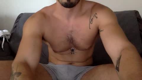 yngspaniard online show from September 24, 4:58 pm