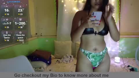 Snapshot of yoga_yogi chatting on March 6, 10:15 pm yoga_yogi online show from March 6, 10:15 pm