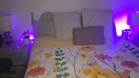 Yogiblondebangme online show from April 13, 12:04 am