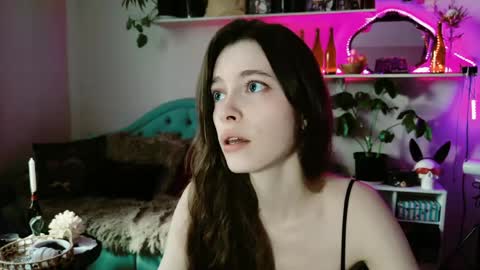 yoka_paradoxxx online show from May 22, 11:39 am