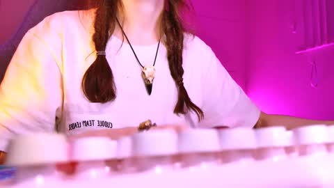 yoka_paradoxxx online show from December 5, 6:12 am