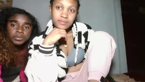 Snapshot of yolandrina05 chatting on September 16, 7:06 pm yolandrina05 online show from September 16, 7:06 pm