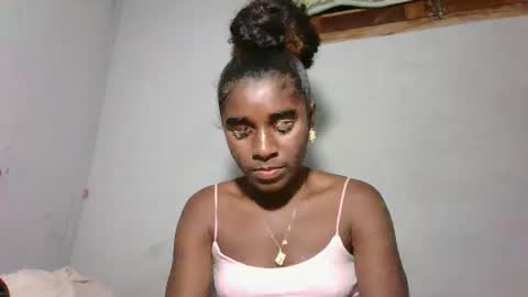 Snapshot of yolandrina05 chatting on October 26, 4:39 pm yolandrina05 online show from October 26, 4:39 pm