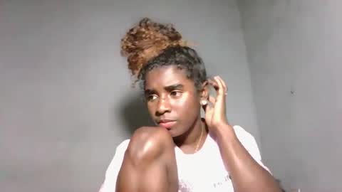 Snapshot of yolandrina05 chatting on September 29, 9:47 pm yolandrina05 online show from September 29, 9:47 pm