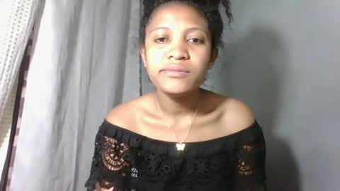 Snapshot of yolandrina05 chatting on October 3, 7:16 am yolandrina05 online show from October 3, 7:16 am