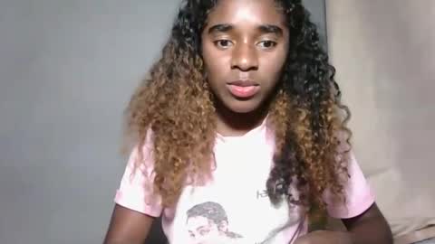 Snapshot of yolandrina05 chatting on October 7, 1:51 pm yolandrina05 online show from October 7, 1:51 pm