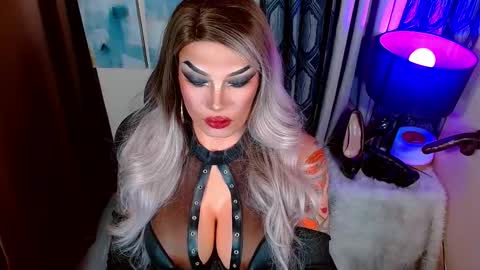 QUEEN MADISON  online show from March 3, 11:23 pm