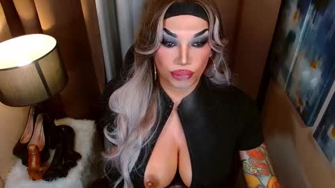 QUEEN MADISON  online show from February 6, 7:01 am