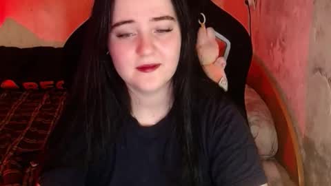 your_8a8y online show from December 3, 3:02 pm