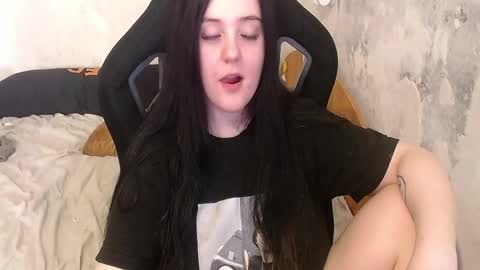 your_8a8y online show from April 10, 9:47 am