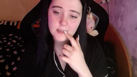 your_8a8y online show from December 18, 12:33 pm