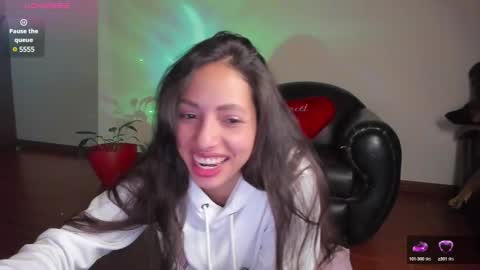 Snapshot of your_beck chatting on December 8, 11:18 pm mia3 online show from December 8, 11:18 pm