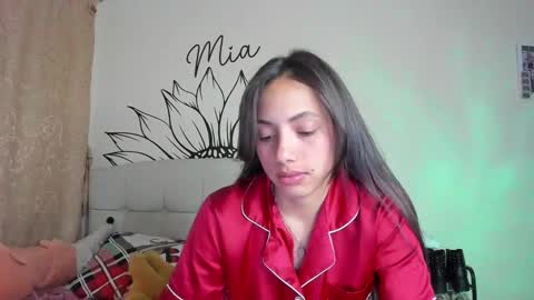 Snapshot of your_beck chatting on January 7, 6:27 am mia3 online show from January 7, 6:27 am
