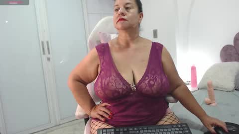 Snapshot of your_lady_milf chatting on February 6, 4:14 pm your_lady_milf online show from February 6, 4:14 pm