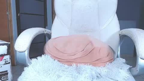 your_latin_girl online show from January 6, 1:53 am