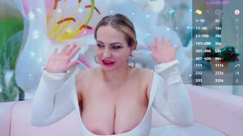 Snapshot of your_milf_lilly chatting on March 3, 6:59 am Lilly online show from March 3, 6:59 am