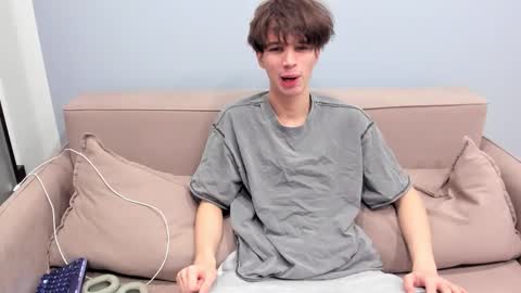 your_shy_guy online show from February 18, 8:19 pm