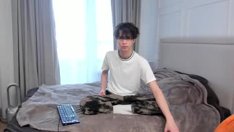 your_shy_guy online show from March 2, 7:15 am