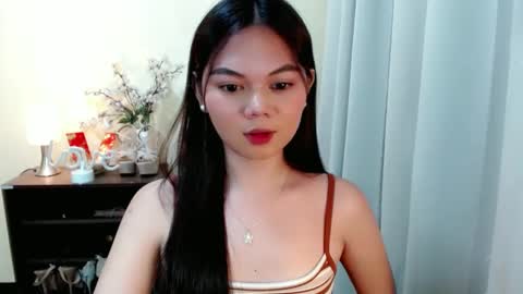 Snapshot of yourangelictransgirl chatting on March 1, 1:51 pm Hi its me Yna online show from March 1, 1:51 pm