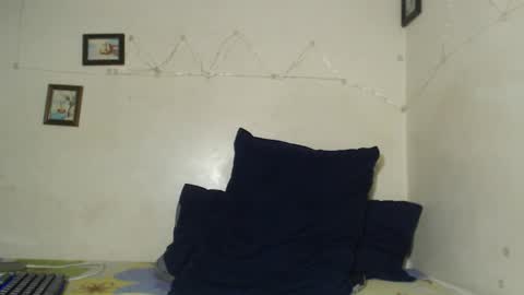 Yourdaddy2005 online show from October 16, 4:12 am