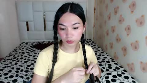 jenlie online show from August 3, 9:04 am