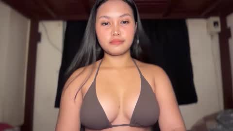 yourfantasyyy_ online show from April 15, 7:49 pm