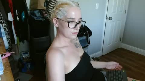 yourfavgirlduh online show from July 3, 10:25 pm