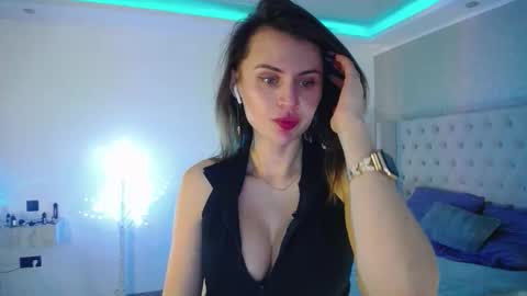 call meKira online show from March 9, 8:13 pm