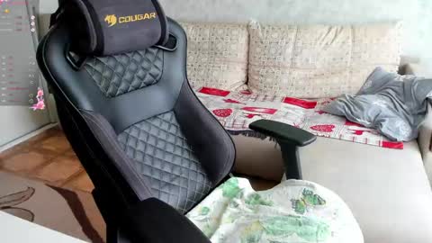 yourgirl_044 online show from April 19, 12:06 pm