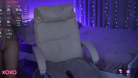 L O L A online show from October 12, 5:15 pm