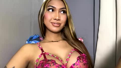 yourlovebella88 online show from February 25, 7:39 pm