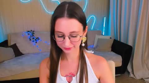 Snapshot of yourlovelystoryy chatting on October 7, 5:31 pm Vetta online show from October 7, 5:31 pm