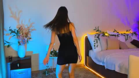 Snapshot of yourlovelystoryy chatting on September 21, 5:28 pm Vetta online show from September 21, 5:28 pm