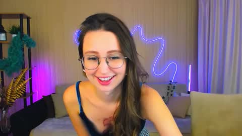 Snapshot of yourlovelystoryy chatting on September 22, 5:28 pm Vetta online show from September 22, 5:28 pm