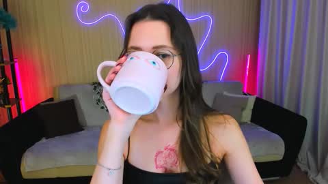 Snapshot of yourlovelystoryy chatting on October 10, 4:46 pm Vetta online show from October 10, 4:46 pm