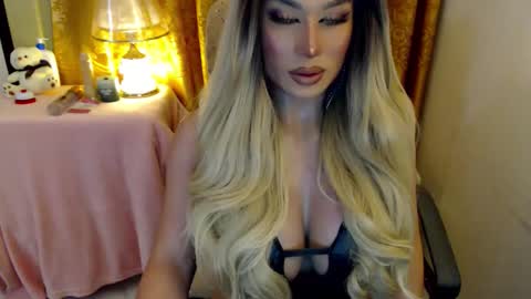 Adriana Maxwell online show from May 1, 6:02 pm