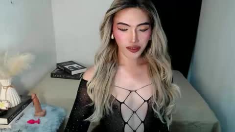 TIFFANY SUCKING QUEEN online show from May 19, 9:55 pm