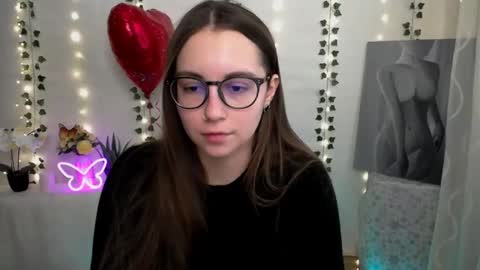 Snapshot of yours_piece_of_happiness_ chatting on February 10, 9:58 am Happy online show from February 10, 9:58 am