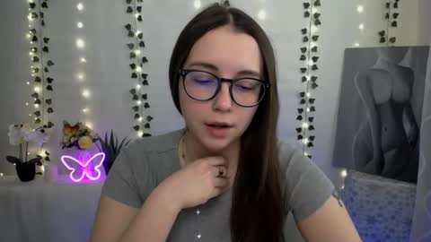 Snapshot of yours_piece_of_happiness_ chatting on February 25, 6:36 am Happy online show from February 25, 6:36 am