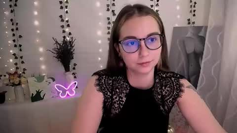 Snapshot of yours_piece_of_happiness_ chatting on September 22, 5:44 am Happy online show from September 22, 5:44 am
