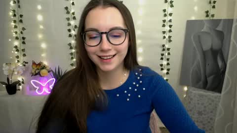 Snapshot of yours_piece_of_happiness_ chatting on February 27, 6:35 am Happy online show from February 27, 6:35 am