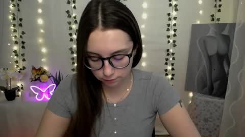 Snapshot of yours_piece_of_happiness_ chatting on February 25, 1:43 pm Happy online show from February 25, 1:43 pm
